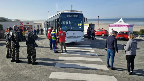 Calais / Loon-Plage : Human Rights Observers dénonce un...