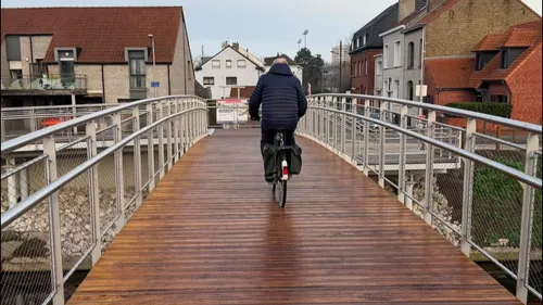 Une passerelle toute neuve pour relier Dunkerque et...