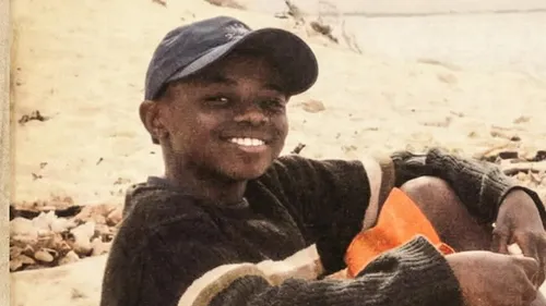 “Lucille” : Céphaz transforme un amour d’enfance impossible en...