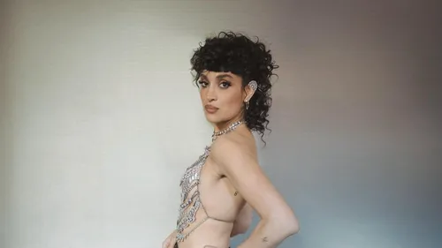 "On se quitte" : Camélia Jordana explore l’amour qui s’efface