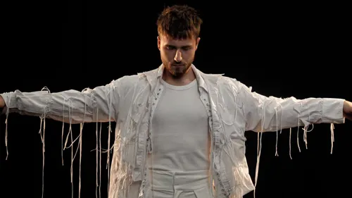 "VERTIGE" : aZur (Théo Laurent-Star Academy) dévoile son premier...