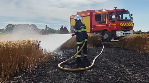 Bouquehault : un feu de chaume dans la soirée, la propagation évitée
