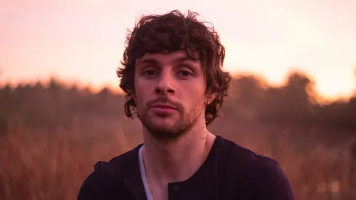 « Wrapped in Gold » : le retour aux sources de Tom Grennan