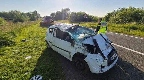 Terlincthun: sa voiture fait plusieurs tonneaux sur la D96, une...