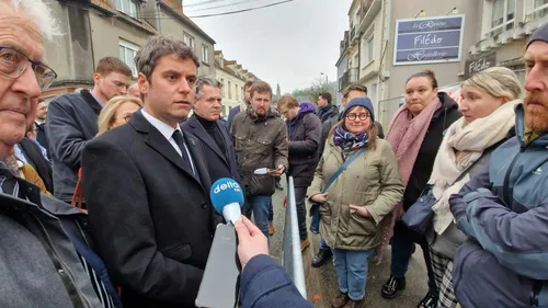 Inondations: à St-Etienne-au-Mont, le Premier Ministre annonce...