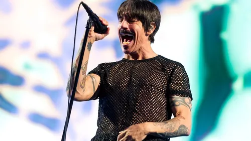 Cinéma - Un biopic sur le chanteur des Red Hot Chili Peppers est en...