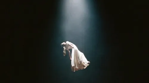 Le son tout neuf du jour : Ariana Grande - Twilight Zone