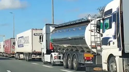 Gros bouchons sur la N225 après un carambolage entre 4 voitures et...