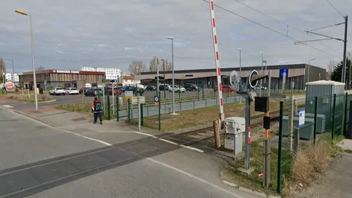 Calais: une femme meurt percutée par un train