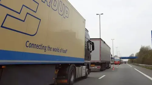 Accident sur l'A26 à Witternesse : un poids lourd en travers de...