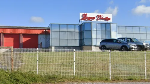 Licques : la jambe coincée sous un chariot élévateur à Licques...