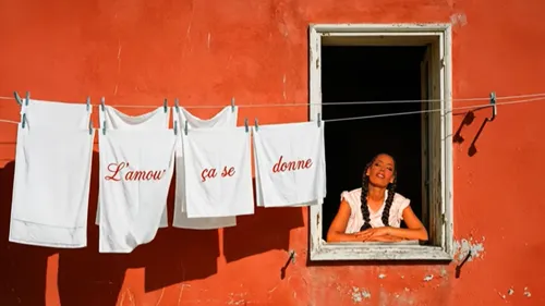 "L'amour ça se donne" : Amel Bent partage l’amour avec son nouveau...