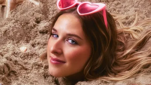 Helena secoue les festivals avec un remix surprise de “Mauvais Garçon"