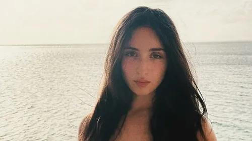 "J'me demande" : Ambre dévoile enfin son tout premier single 