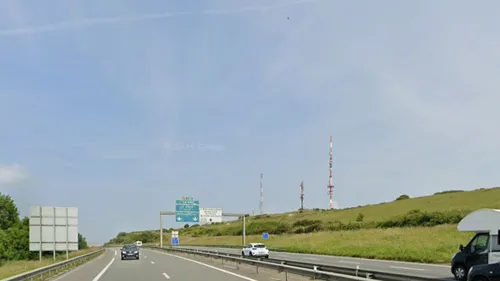 Un camion s'est retrouvé sur le flanc, sur l'A16, à hauteur de...