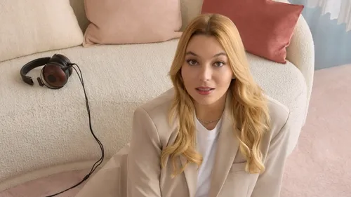 Le Son tout Neuf – " Dis-moi oui" : Santa électrise la rentrée !