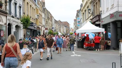 Saint-Omer : une braderie-brocante dans la rue de Dunkerque lors de...