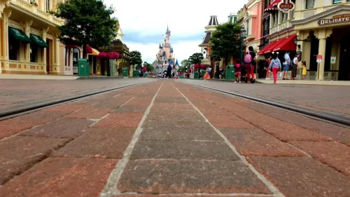 Boulogne: il organise un séjour à Disney, l'annule et fait croire à...