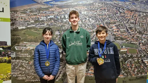 Outreau: 3 élèves de l'école de danse sur le podium d'une...
