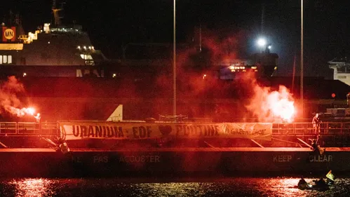 Dunkerque : Greenpeace revendique le blocage d'un cargo russe