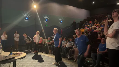 Papy et mamie se mettent aux jeux vidéo au Studio 43 de Dunkerque