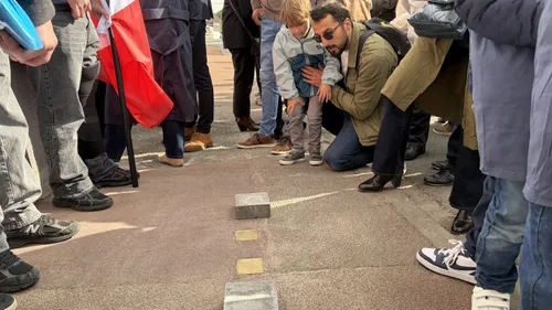 Longuenesse : deux pavés posés en l'honneur des frères Camus,...