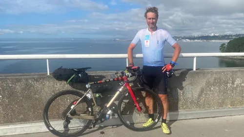 Cent ans après, il refait le mythique Tour de France de 1926... et...