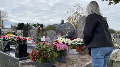 Dunkerque : des tombes nettoyées pour la Toussaint