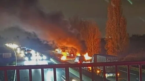 Plus de 10km de bouchons sur l'A25 : un camion brûle à hauteur de...