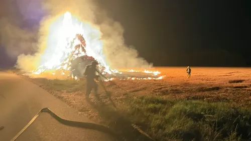 Bourbourg : un incendie détruit 80 ballots de paille