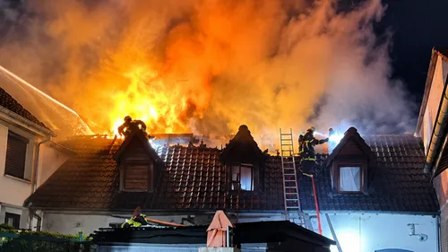 Étaples : un feu de toiture se propage à plusieurs habitations,...