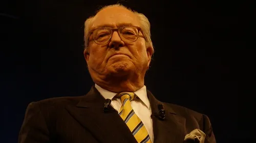 Jean-Marie Le Pen, figure controversée de la politique française,...