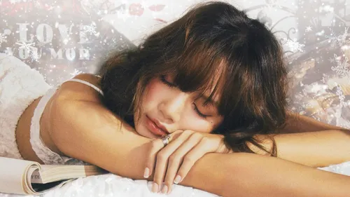 Le son tout neuf du jour : LISA - Moonlit Floor (Kiss Me) Santa...