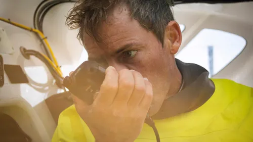 Thomas Ruyant victime d'une avarie sur une voile dans le Vendée Globe 