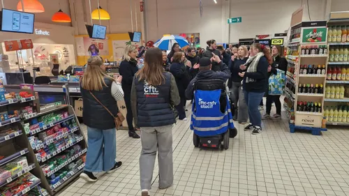 Grève chez Carrefour Coudekerque-Branche : le même travail, la même...