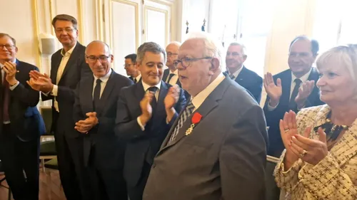Bergues : la Légion d’Honneur pour Jean-Pierre Decool, 40 ans à...