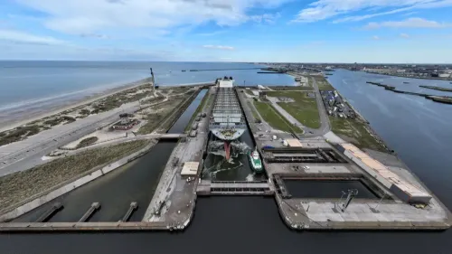 Grève CGT : le trafic maritime ralenti à Calais, complètement...