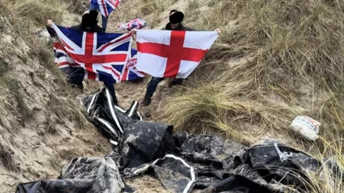 Des membres de l’extrême droite anglaise sur le camp de Loon-Plage...