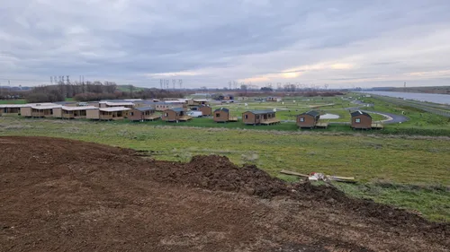 Gravelines / Saint-Georges-sur-l'Aa : cabane, chalet en bois… un...