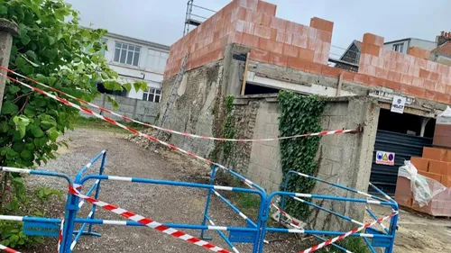 Calais : les rafales de vent provoquent l'effondrement d'un...