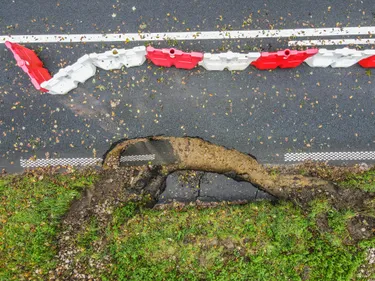 Routes fermées, rails bloqués, difficile de se déplacer dans le...