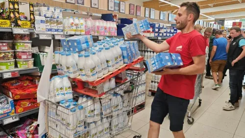 Hazebrouck : deux caddies de briques de lait retirés des rayons à...