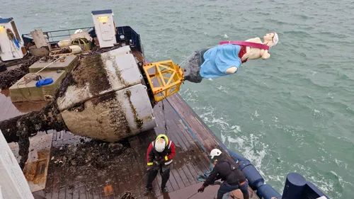 Le travail essentiel du bateau des Phares et Balises à Boulogne,...