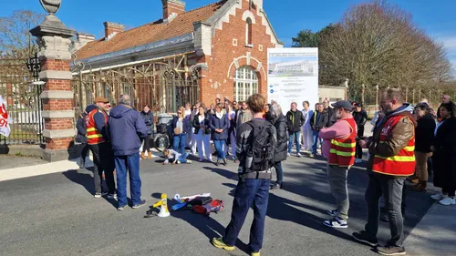 La mobilisation continue face à la suppression d’heures de...