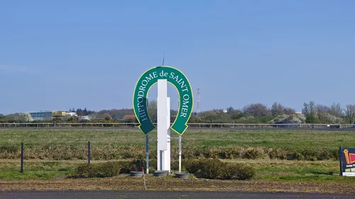 Reprise des courses hippiques à l’hippodrome de Saint-Omer ce...