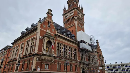 La façade de la mairie de Dunkerque s’offre une seconde jeunesse