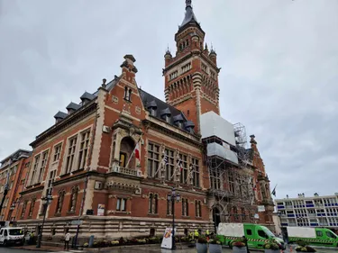 La façade de la mairie de Dunkerque s’offre une seconde jeunesse