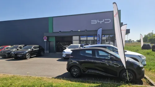 Face à la hausse du prix du carburant, les voitures électriques de...