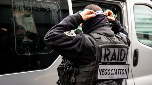 Calais : un homme retranché armé chez lui, le RAID mobilisé