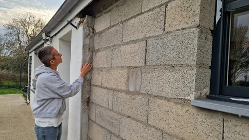 Brouckerque : depuis six ans, elles habitent une maison qui menace...